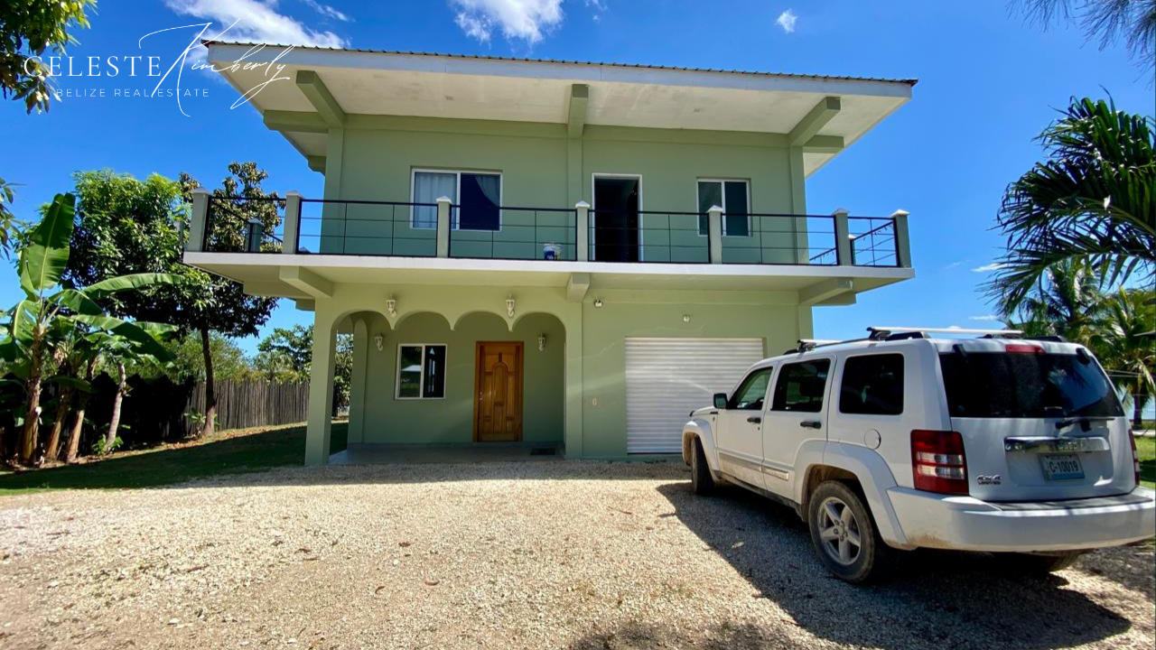 Stunning Waterfront Retreat with Panoramic Views in Copper Bank